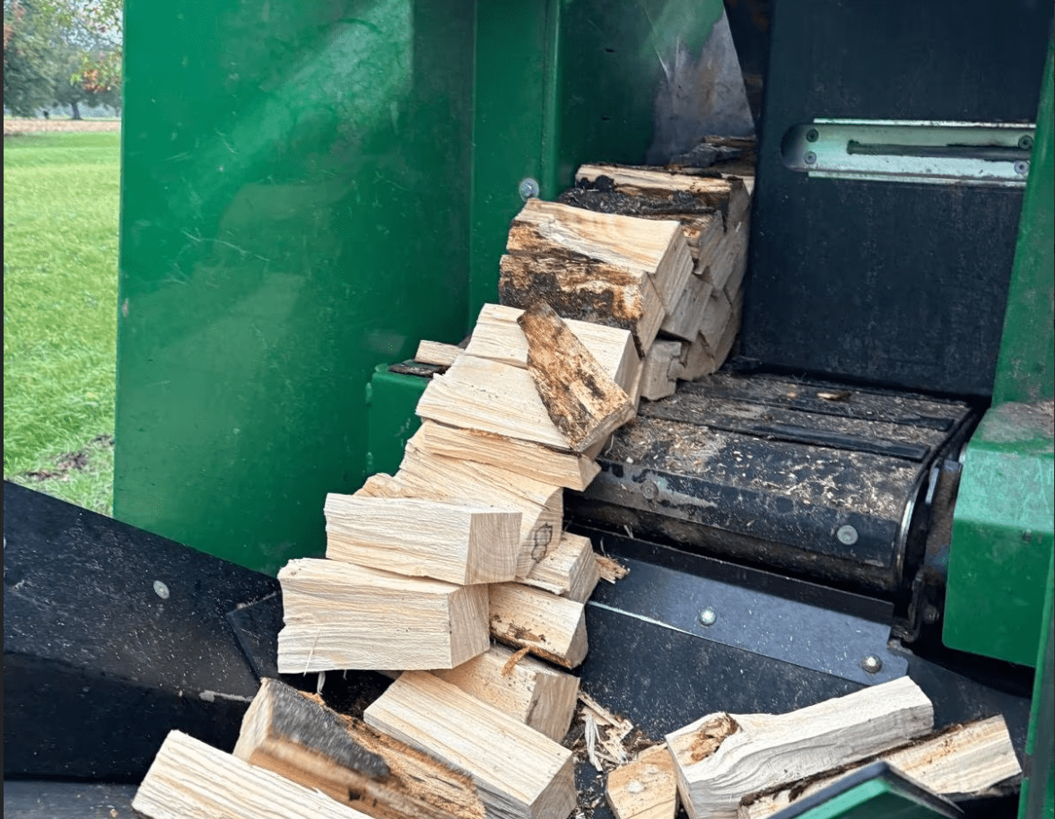 Holzspalter zur Verarbeitung von Brennholz