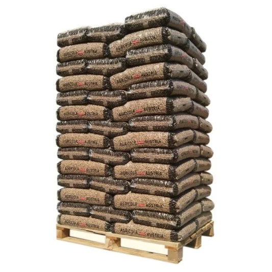 BIO-ENERGIE Holzpellets in Säcken auf einer Palette
