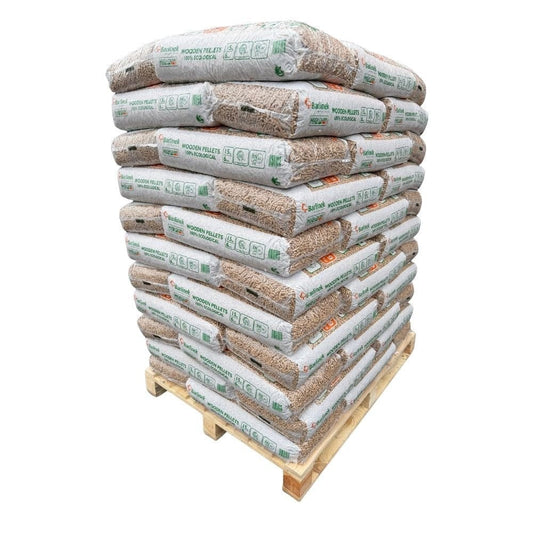 Barlinek Holzpellets in transparenten Säcken auf Palette